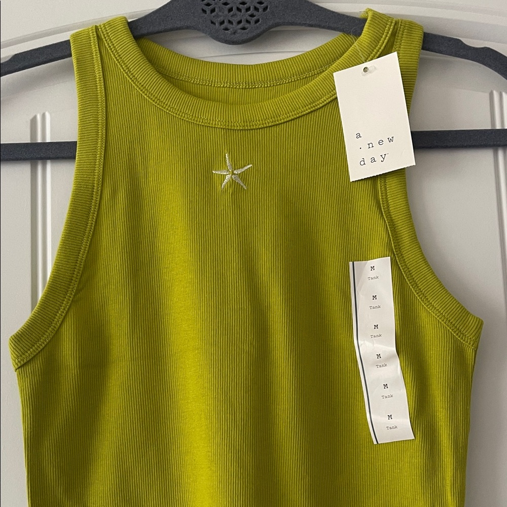 A New Day Lime Green Ribbed Tank with Starfish Embroidery Medium NWT